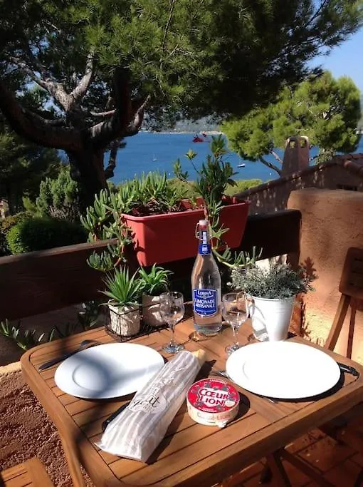 T2 Vue Mer Avec Balcon, Climatise, Piscine Saint-Cyr-sur-Mer 0*,  France